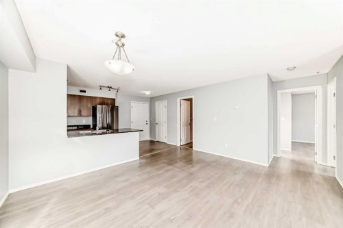 321-7110 80 Avenue Ne, Calgary, AB - Indoor