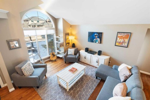 15 Mt Norquay Gate Se, Calgary, AB - Indoor Photo Showing Living Room