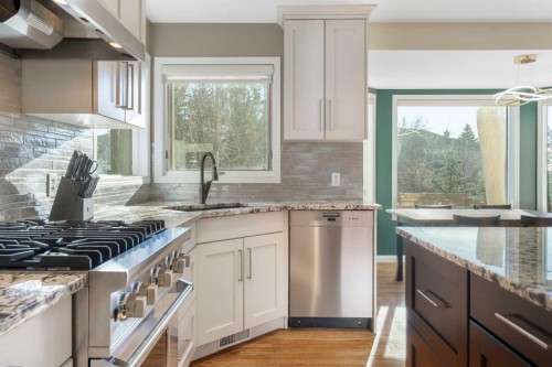 15 Mt Norquay Gate Se, Calgary, AB - Indoor Photo Showing Kitchen With Upgraded Kitchen