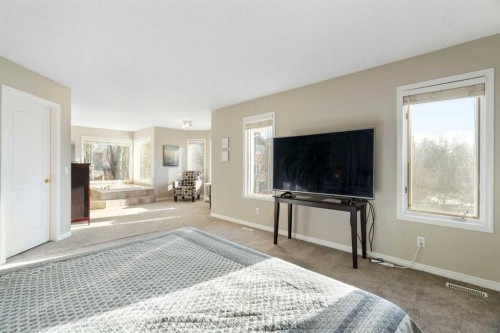 15 Mt Norquay Gate Se, Calgary, AB - Indoor Photo Showing Other Room