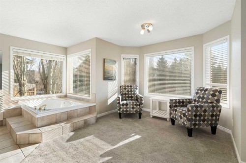 15 Mt Norquay Gate Se, Calgary, AB - Indoor Photo Showing Bathroom