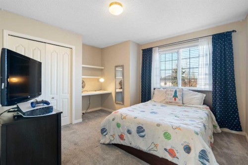 15 Mt Norquay Gate Se, Calgary, AB - Indoor Photo Showing Bedroom