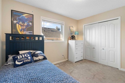 15 Mt Norquay Gate Se, Calgary, AB - Indoor Photo Showing Bedroom