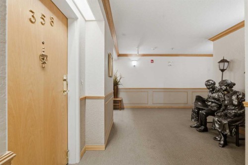 358-8535 Bonaventure Drive Se, Calgary, AB - Indoor Photo Showing Other Room