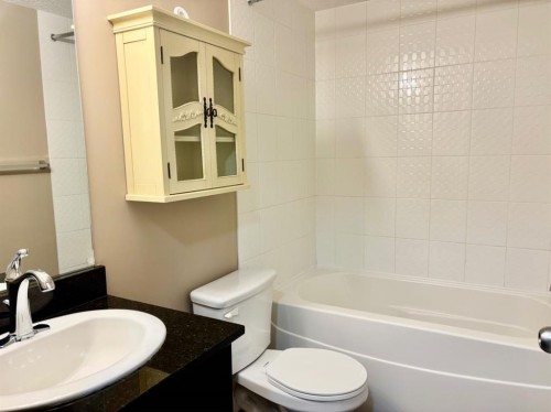 1112-81 Legacy Boulevard Se, Calgary, AB - Indoor Photo Showing Bathroom