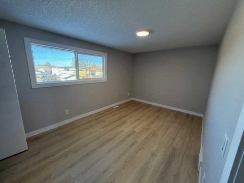 3215 Doverville Crescent Se, Calgary, AB - Indoor Photo Showing Other Room
