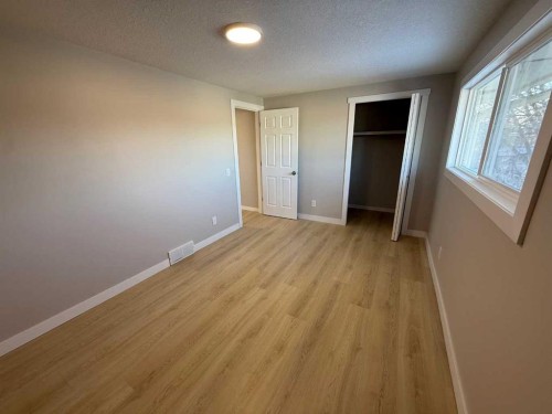 3215 Doverville Crescent Se, Calgary, AB - Indoor Photo Showing Other Room