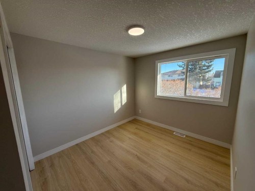 3215 Doverville Crescent Se, Calgary, AB - Indoor Photo Showing Other Room