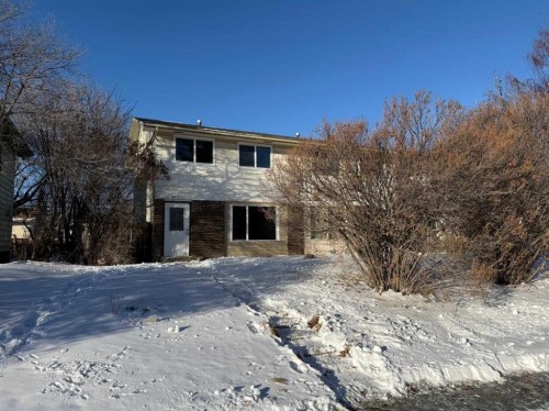 3215 Doverville Crescent Se, Calgary, AB - Outdoor