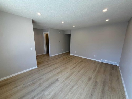 3215 Doverville Crescent Se, Calgary, AB - Indoor Photo Showing Other Room