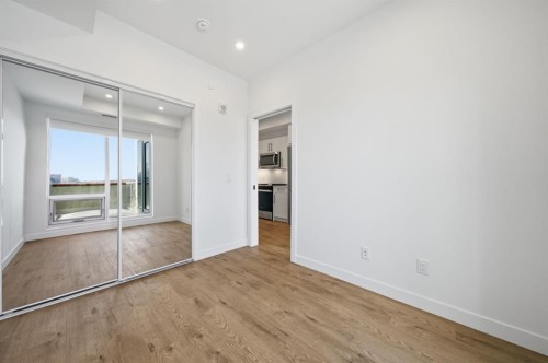 740-110 18A Street Nw, Calgary, AB - Indoor Photo Showing Other Room