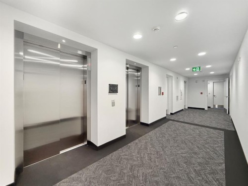 740-110 18A Street Nw, Calgary, AB - Indoor Photo Showing Other Room