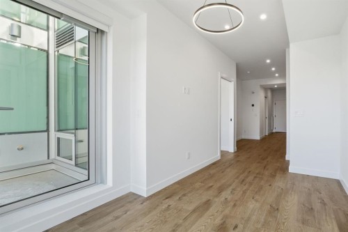 740-110 18A Street Nw, Calgary, AB - Indoor Photo Showing Other Room