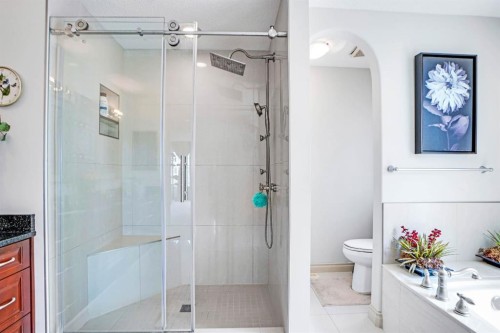 58 Evergreen Common Sw, Calgary, AB - Indoor Photo Showing Bathroom