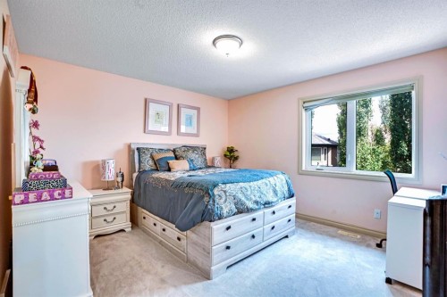 58 Evergreen Common Sw, Calgary, AB - Indoor Photo Showing Bedroom