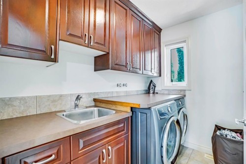 58 Evergreen Common Sw, Calgary, AB - Indoor Photo Showing Laundry Room
