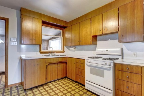 2010 27 Street Se, Calgary, AB - Indoor Photo Showing Kitchen With Double Sink