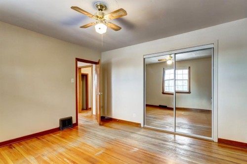 2010 27 Street Se, Calgary, AB - Indoor Photo Showing Other Room