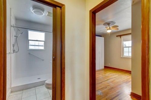 2010 27 Street Se, Calgary, AB - Indoor Photo Showing Other Room