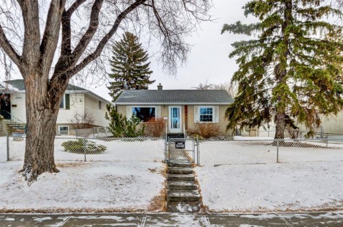 2010 27 Street Se, Calgary, AB - Outdoor