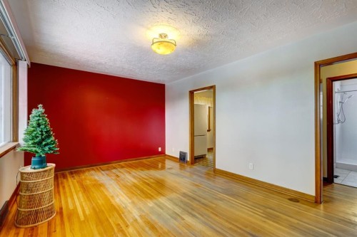 2010 27 Street Se, Calgary, AB - Indoor Photo Showing Other Room