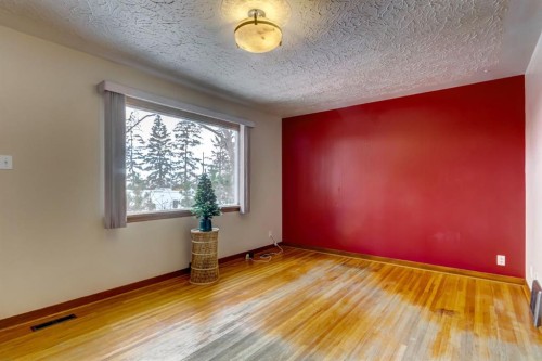 2010 27 Street Se, Calgary, AB - Indoor Photo Showing Other Room