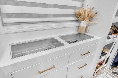 475 East Lakeview Road, Chestermere, AB - Indoor Photo Showing Kitchen