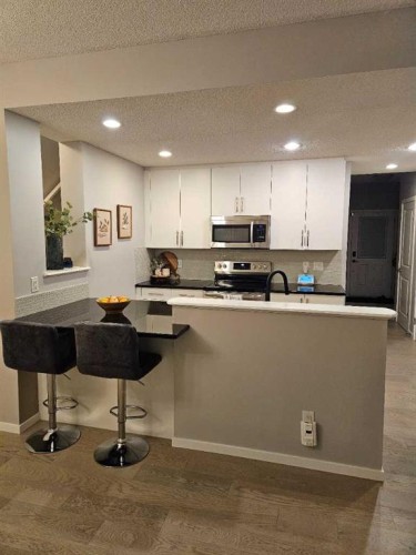 26 Chaparral Valley Common Se, Calgary, AB - Indoor Photo Showing Kitchen