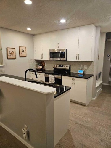 26 Chaparral Valley Common Se, Calgary, AB - Indoor Photo Showing Kitchen