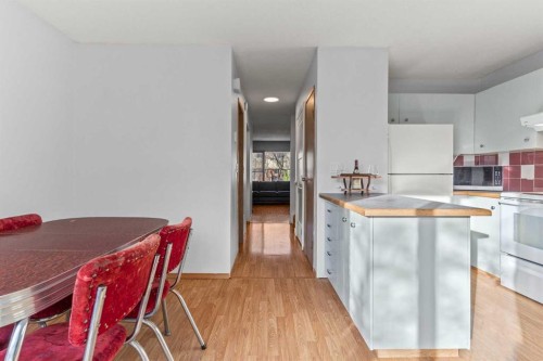 3804 62 Street Nw, Calgary, AB - Indoor Photo Showing Kitchen