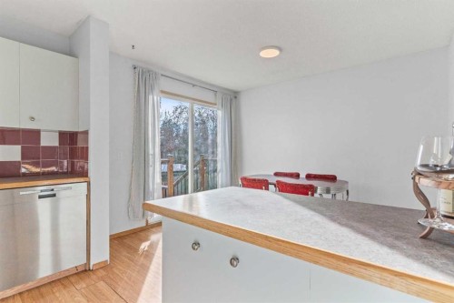 3804 62 Street Nw, Calgary, AB - Indoor Photo Showing Kitchen