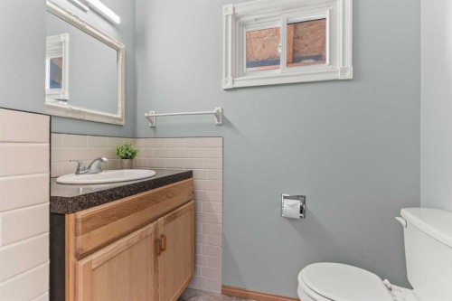 3804 62 Street Nw, Calgary, AB - Indoor Photo Showing Bathroom