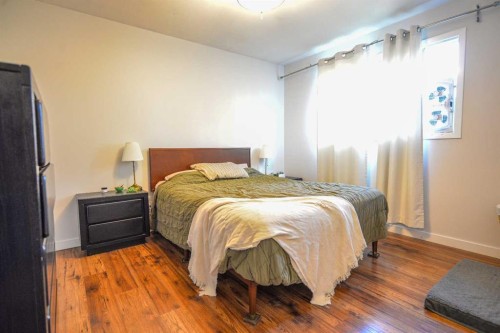 8416 Centre Street Ne, Calgary, AB - Indoor Photo Showing Bedroom