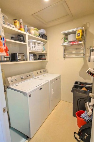 8416 Centre Street Ne, Calgary, AB - Indoor Photo Showing Laundry Room