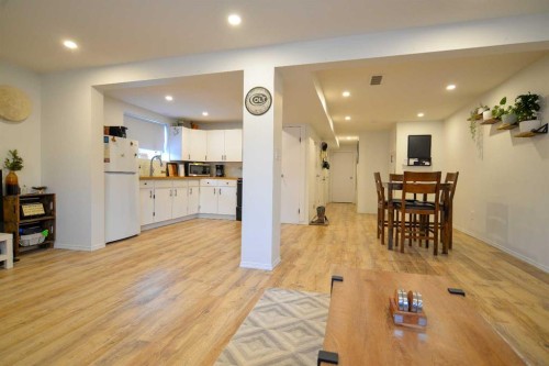 8416 Centre Street Ne, Calgary, AB - Indoor