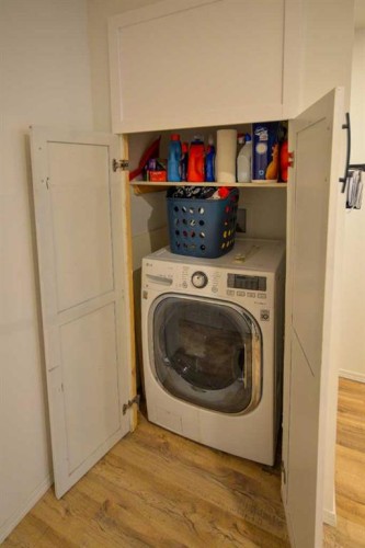 8416 Centre Street Ne, Calgary, AB - Indoor Photo Showing Laundry Room