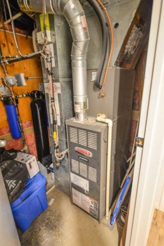 8416 Centre Street Ne, Calgary, AB - Indoor Photo Showing Basement