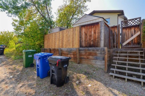 8416 Centre Street Ne, Calgary, AB - Outdoor