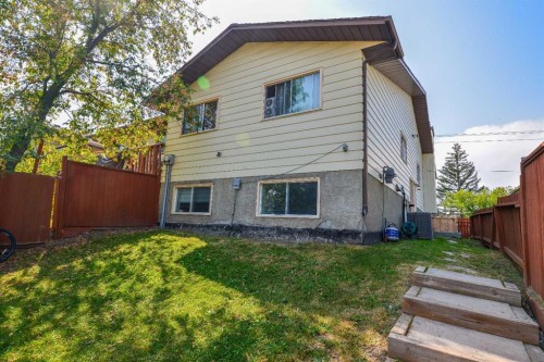 8416 Centre Street Ne, Calgary, AB - Outdoor