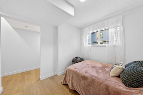 304-437 Alpine Avenue Sw, Calgary, AB - Indoor Photo Showing Bedroom