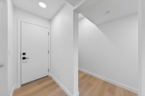 304-437 Alpine Avenue Sw, Calgary, AB - Indoor Photo Showing Other Room