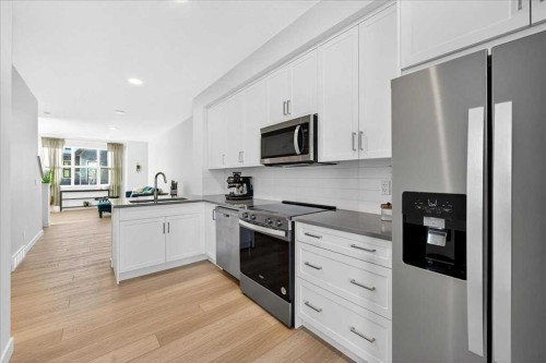 304-437 Alpine Avenue Sw, Calgary, AB - Indoor Photo Showing Kitchen With Upgraded Kitchen