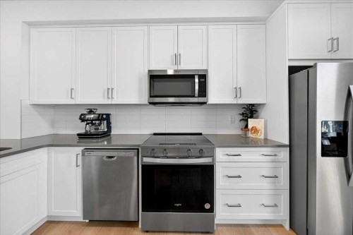 304-437 Alpine Avenue Sw, Calgary, AB - Indoor Photo Showing Kitchen