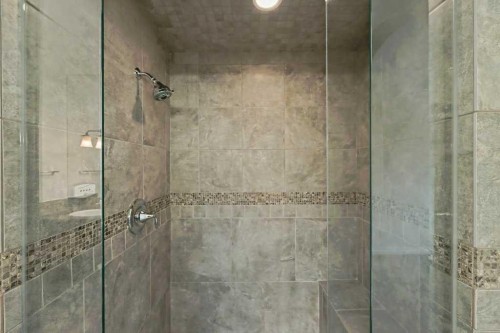 62 Discovery Vista Point Sw, Calgary, AB - Indoor Photo Showing Bathroom