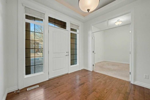 62 Discovery Vista Point Sw, Calgary, AB - Indoor Photo Showing Other Room