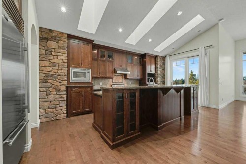 62 Discovery Vista Point Sw, Calgary, AB - Indoor Photo Showing Kitchen