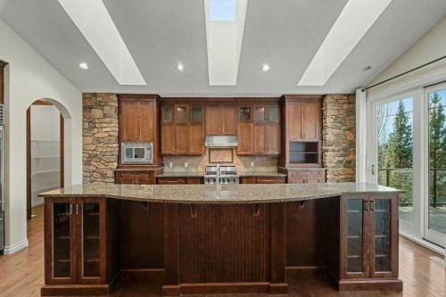 62 Discovery Vista Point Sw, Calgary, AB - Indoor Photo Showing Kitchen With Upgraded Kitchen