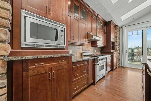 62 Discovery Vista Point Sw, Calgary, AB - Indoor Photo Showing Kitchen