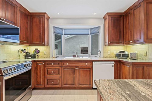 13119 6 Street Sw, Calgary, AB - Indoor Photo Showing Kitchen