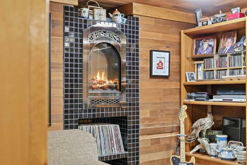 13119 6 Street Sw, Calgary, AB - Indoor With Fireplace